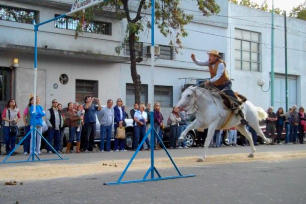 Gaucho riding a white horse at speed at Feria de Mataderos